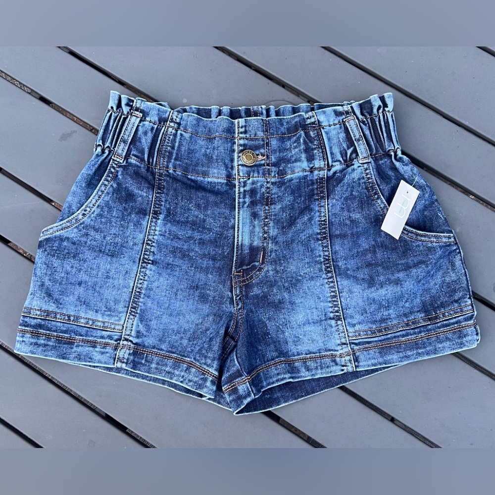 New Women’s Maurices Jean Shorts Size M